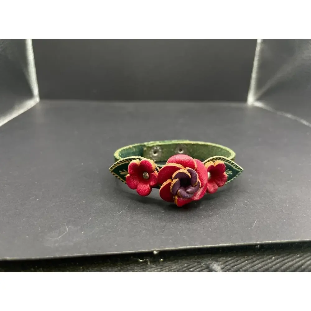 Vintage Guang Tong Signed Bohemian Leather Flower Bracelet With Snap